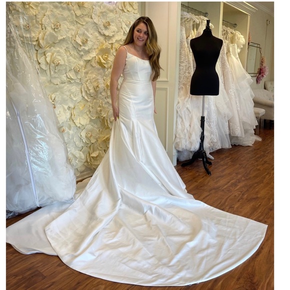 NWT Essense of Australia D3404 CLASSIC TRUMPET WEDDING DRESS WITH DETACHABLE BOW - Picture 7 of 8